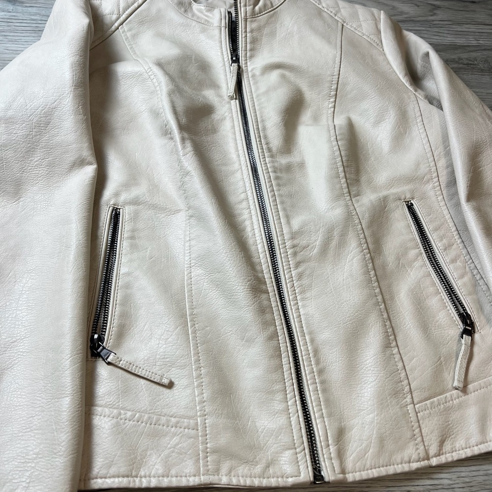 G.H. Bass Co Moto Jacket Womens XL Cream Faux Leather Quilted Biker Zip Up Coat - Picture 2 of 9